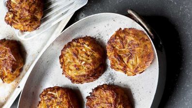 Hash-rösti cakes with sweet potatoes and rosemary