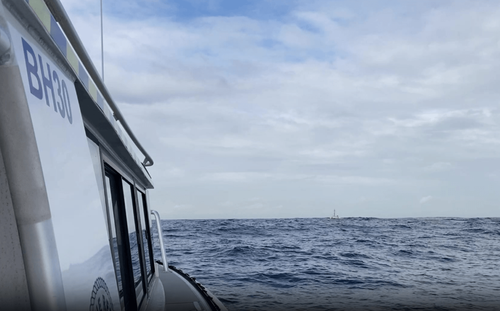 A man thought to be in his 30s was seen in difficulty at 11am at Little Bay near Maroubra, about 100m offshore.