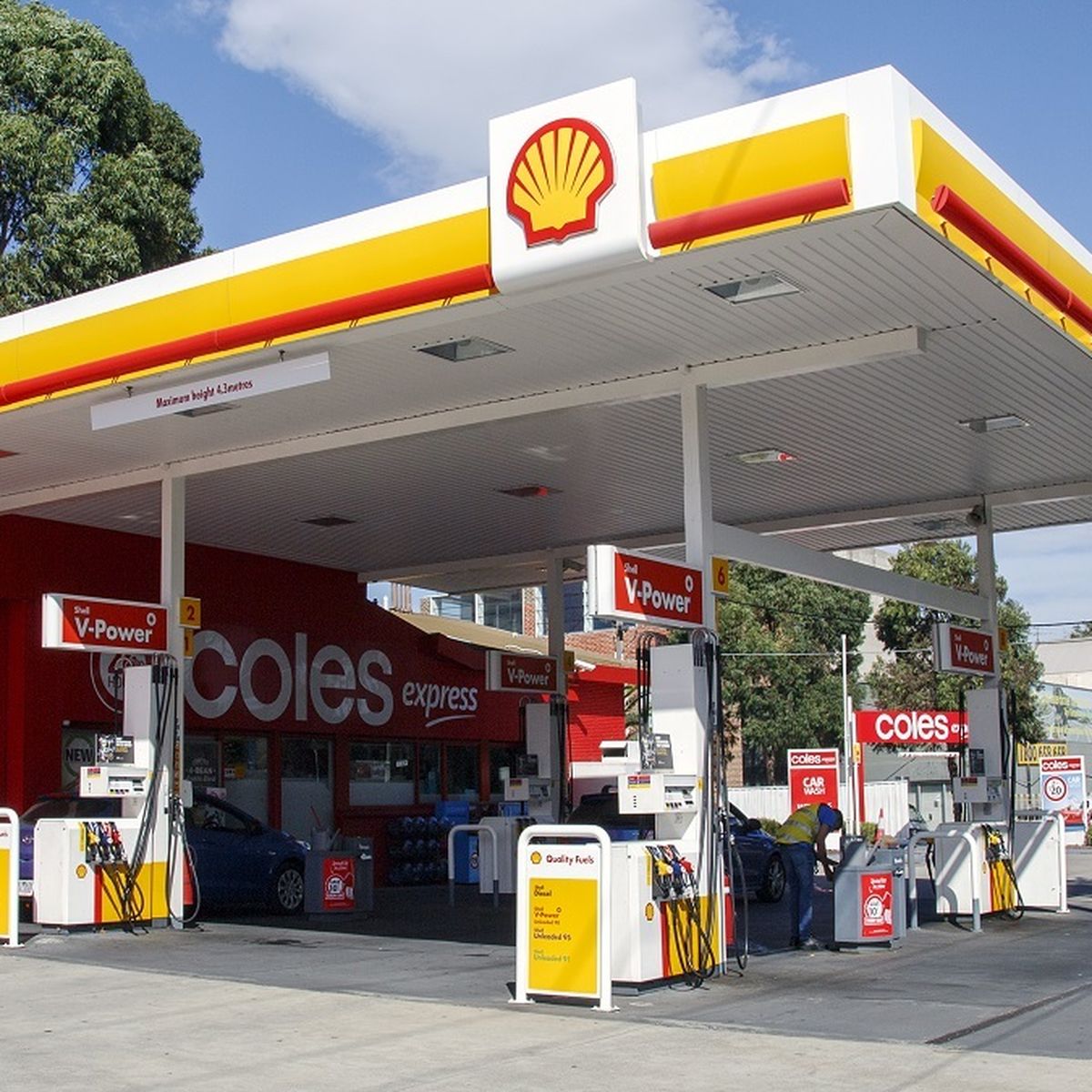 Coles offloads 710 Coles Express petrol stations in $300 million sale