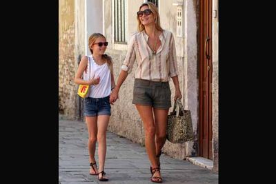 Mossy is on total holiday mode hanging out with daughter Lila Grace in beautiful Italy.