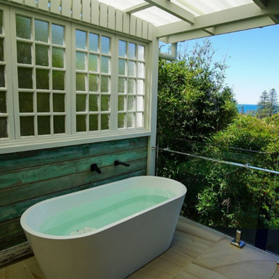 Say goodbye to privacy with the rise of the balcony bath