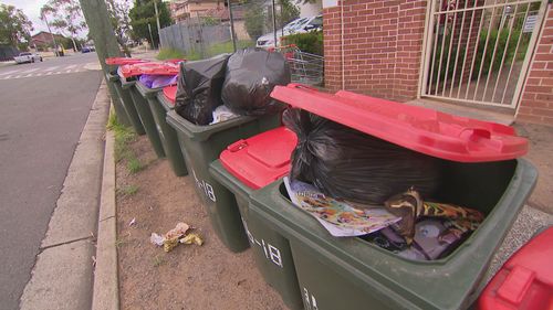 Les poubelles de l'ouest de Sydney n'ont pas été collectées aujourd'hui, créant une puanteur pour des milliers d'habitants.