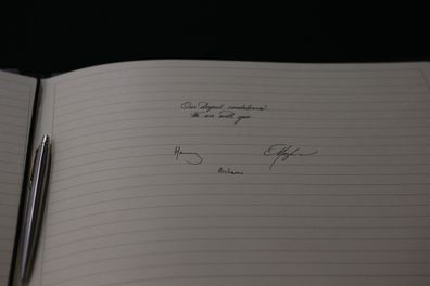 Meghan and Harry sign a book of condolence after last weeks terrorist shootings in New Zealand.