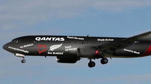 Air New Zealand originally suggested the losing airline paint their plane in their rival teams colours. (Twitter: @FlyAirNZ)