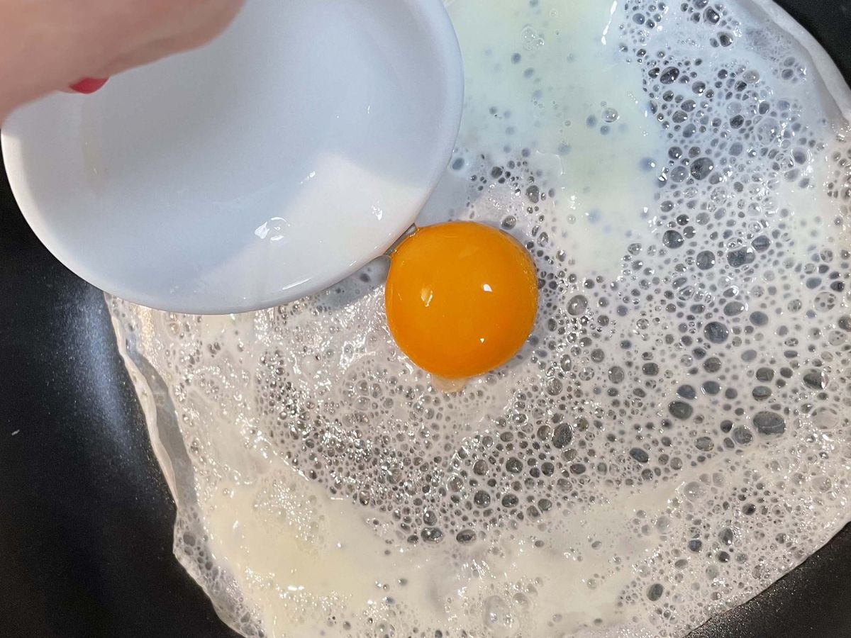 The simple hack that will tell you whether your eggs are out of