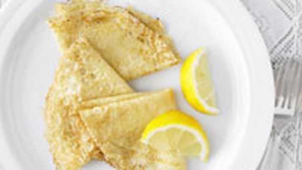 French crepes with lemon and sugar