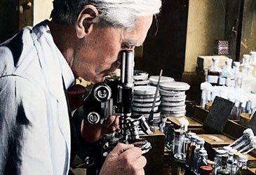 When did Alexander Fleming discover penicillium stopped the growth of some bacteria?