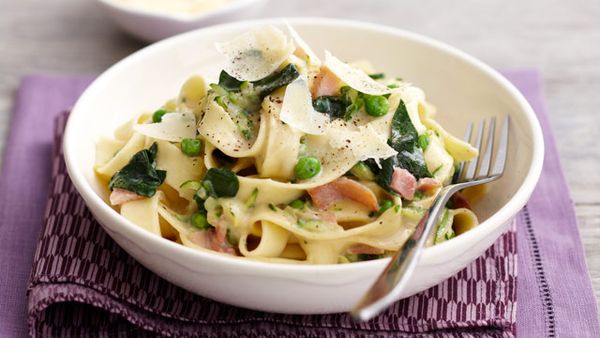 Spinach, pea & bacon fettucine