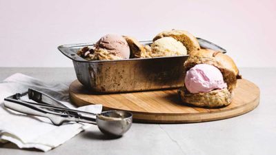 In a fun take on the ice cream sandwich, <a href="http://gelatissimo.com.au/" target="_top" draggable="false"><strong>Gelatissimo</strong></a> had added rhot cross buns to their menu for Easter. Their buns are served warm, with a scoop of your choice of gelato inside, creating a
unique flavour combination.<br>
<br>
In store now - RRP $5 per serve&nbsp;