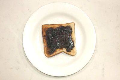 Vegemite on toast: 94 calories