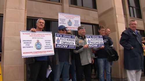 Former police have rallied at Western Australia's Parliament House to call for compensation in cases of medical retirement.