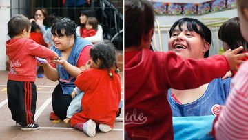 Noelia Garella (C), a kindergarten teacher born with Down syndrome, plays with children at the Jeromito kindergarten in Cordoba, Argentina on September 29, 2016. (AFP)