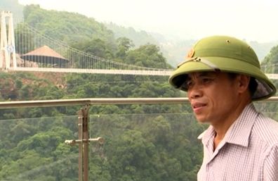 Vietnam glass-bottom bridge