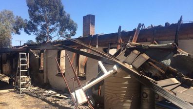 This home is one of 13 that has been destroyed by the blaze tearing across the Adelaide Hills. (Twitter)