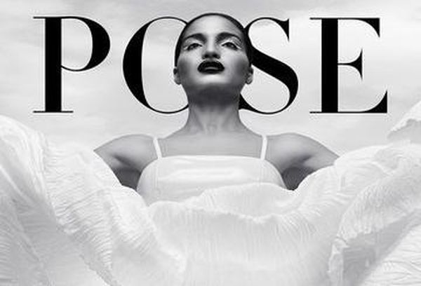 Pose