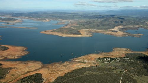 Missing NSW camper's body found in Lake Eucumbene by police divers