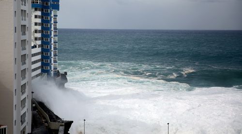 Witnesses were able to record the size of the waves as it hit the units.