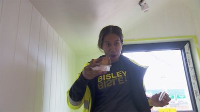 The Block 2023: Charming Street - Leslie eats a pie while painting
