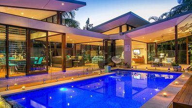 Byron Bay S Newest A List Resident 9homes The Home That Might Be Matt Damon S Newest Property Purchase Has A Glamorous Pool Area Photo Byron Ers