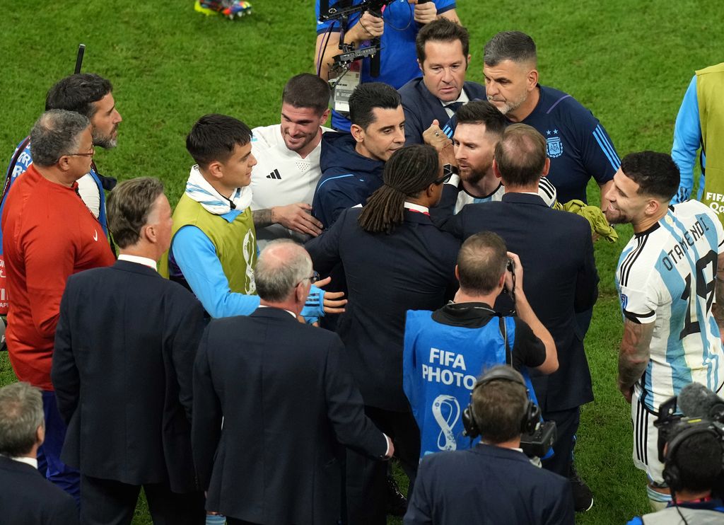 Aprender acerca 65+ imagen what did messi say to the dutch coach