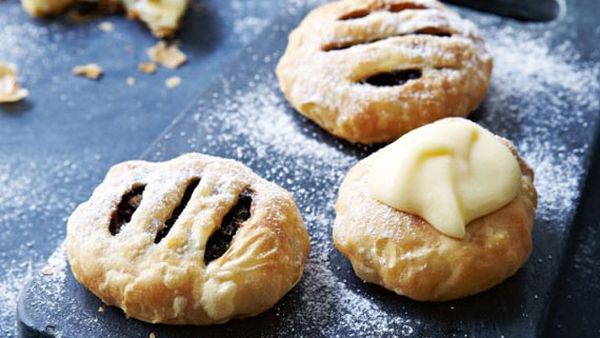 Nelly Robinson's Eccles cakes