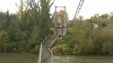 Bridge collapses in southern France