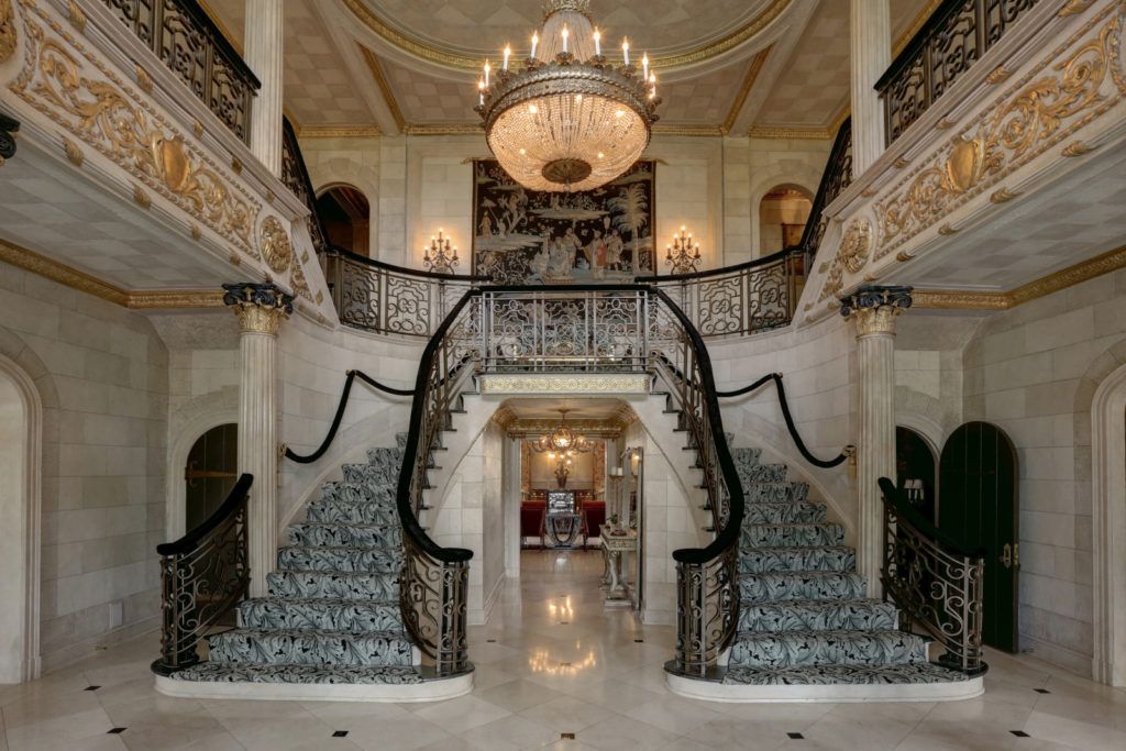Great Gatsby Style Home Has A Scandalous Past 9homes In 1936 Joseph Kennedy Was Having A Very Public Affair With Silent Screen Star Gloria Swanson He Purchased This Home As Love Nest