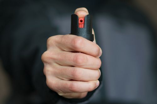 Nos meses, que se seguiram a mais mulheres foram ditas em toda a Austrália, e as discussões legalizam o spray de Capsicum para a defesa de legítima feminina.