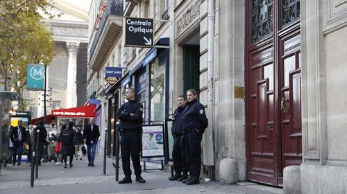 Police stand guard outside the Paris hotel where Kim was attacked. (Getty)
