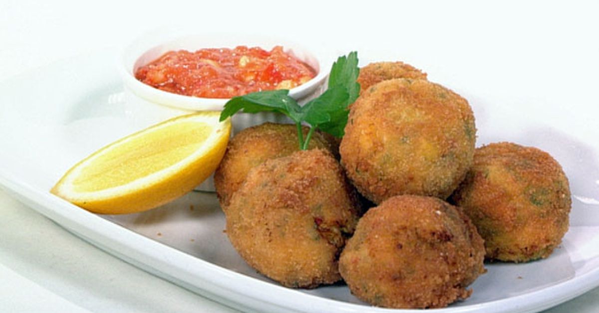 Crab cakes with romesco sauce - 9Kitchen