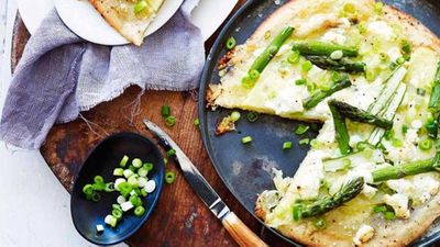 <strong>Asparagus, potato and goats' cheese pizza</strong>