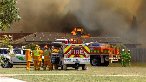 More than 300 firefighters worked to save properties at Carrum Downs. (9NEWS)