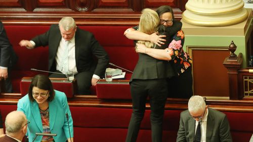 2017'de yasaların başarıyla geçmesine dair Victoria'daki politikacıların tepkisi.