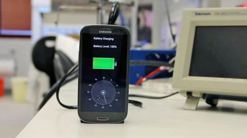 Smartphone battery charges in just 30 seconds