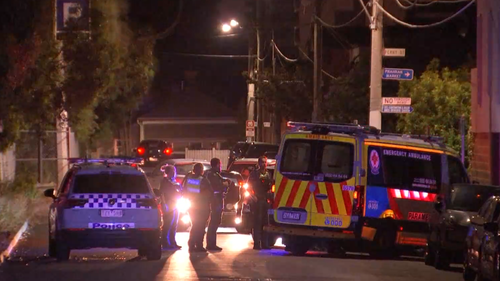 Homem esfaqueado perto de The Emerson, Prahran, Melbourne. 