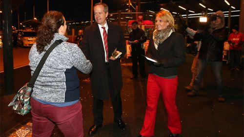 Shorten speaks to members of the public as he campaigned with local Labor candidate Peta Murphy (right) at Frankston train station in the federal seat of Dunkey. (AAP)