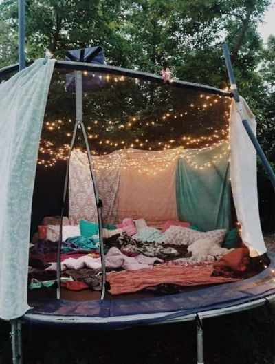 Parents are transforming kids' trampolines into amazing outdoor forts