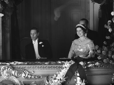 9th November 1938:  King George VI (1895 - 1952) and Queen Elizabeth (1900 - 2002) watching the Royal Variety Performance at London's Coliseum.  (Photo by Fox Photos/Getty Images)