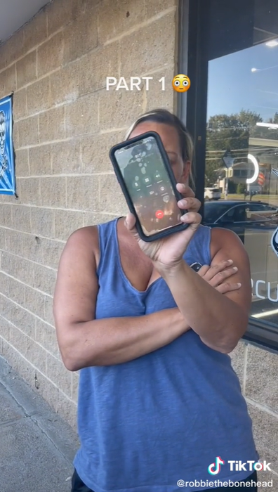 Woman calls police on barber for bad hair cut. TikTok