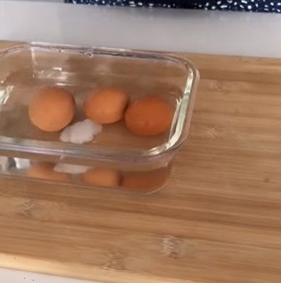 hard boiled egg peeling hack