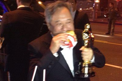 <i>Life of Pi</i> best director winner celebrates with an In-N-Out burger.<br/><br/>Image: Twitter/Vanity Fair