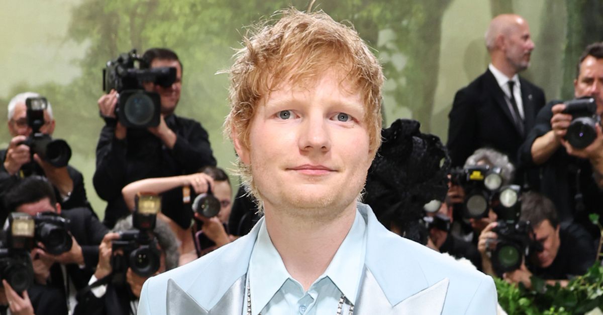 Ed Sheeran mengecam laporan yang ‘merusak’ bahwa dia menghadiri pesta Malam Tahun Baru JK Rowling