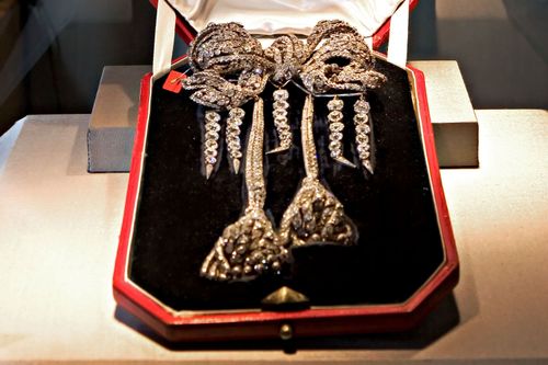 O Broche Imperatriz Eugénie exibido durante uma prévia da mídia para uma venda da Christie's em Nova York, em 11 de abril de 2008.