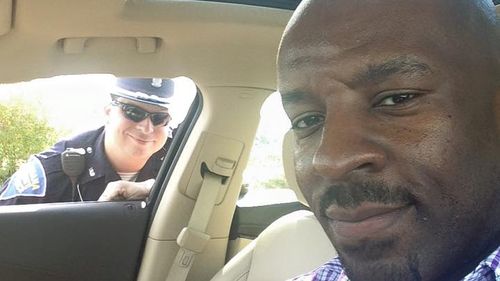 African American’s friendly selfie with cop during traffic stop goes viral