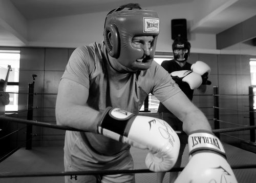 A Current Affair's Steven Marshall in the ring with Bachelorette star Stu Laundy.