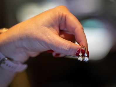 Shelly Horton's earrings