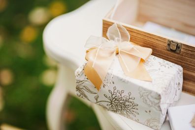 friendship ruined over cheap wedding gift