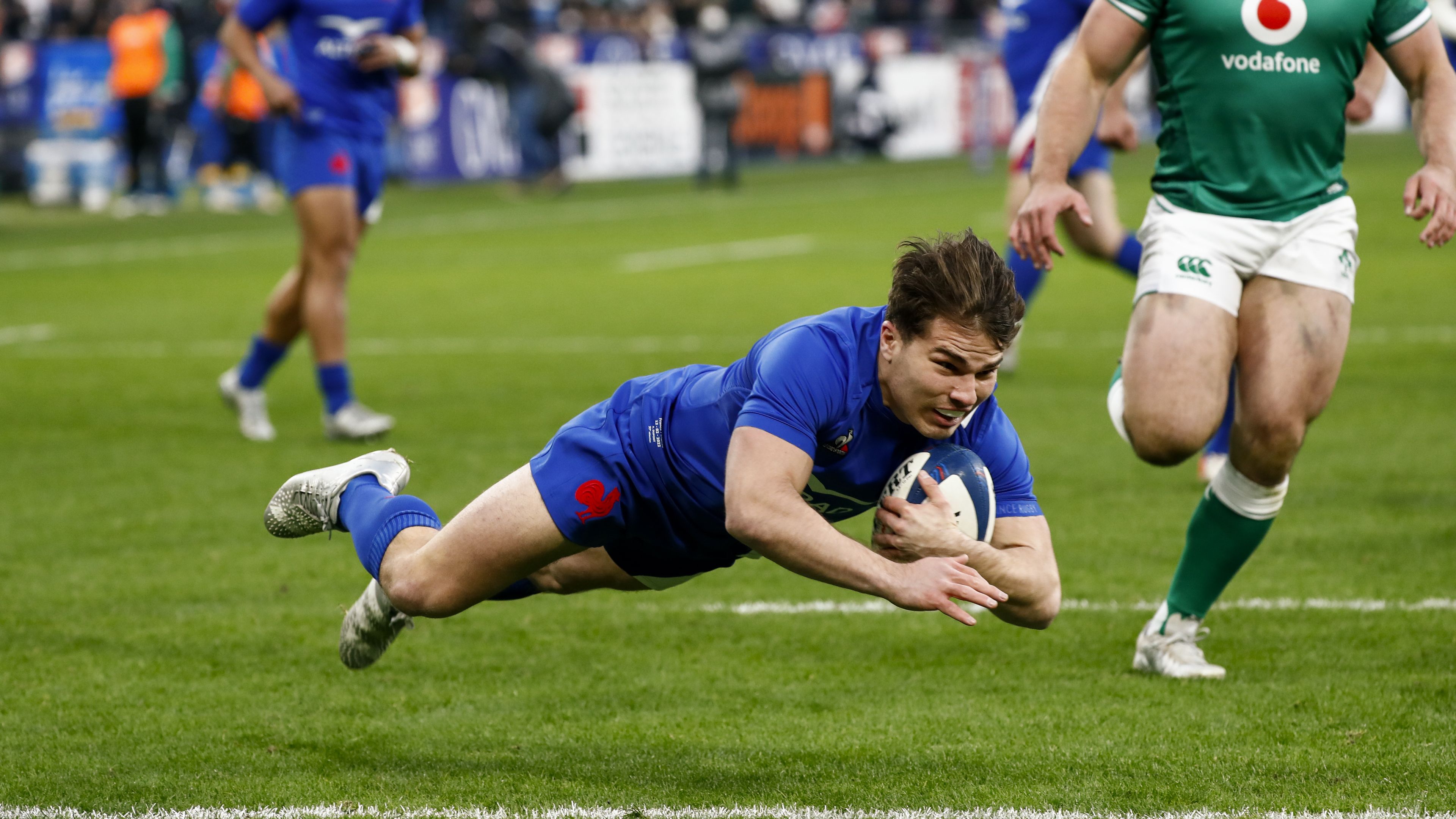 France dreaming of Six Nations title after ending Ireland's win streak