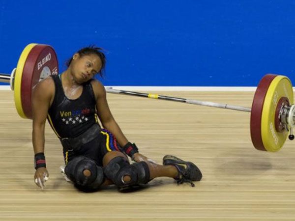 Weightlifter suffers shock collapse