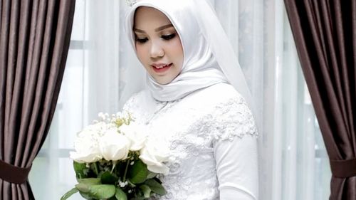 Indonesian woman Intan Syari poses in her wedding dress on what was intended to be the day she married Dr Rio Nanda Pratama, who died in the Lion Air tragedy in Jakarta.